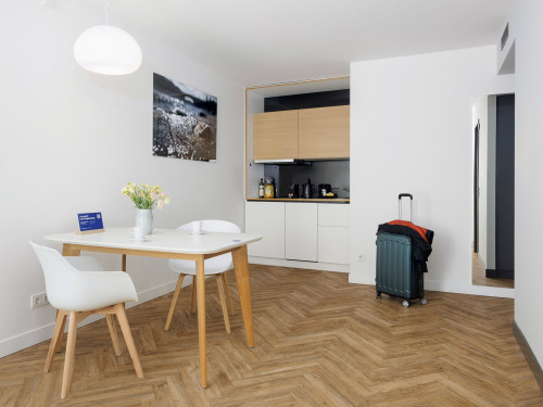 Spacious Studio XL with a kitchenette and seating area in Munich - Gallery - 14