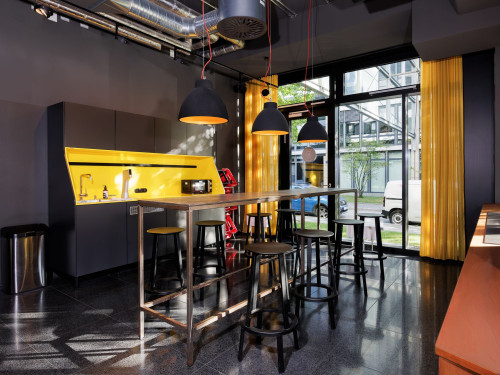 Spacious Studio XL with a kitchenette and seating area in Munich - Gallery - 3
