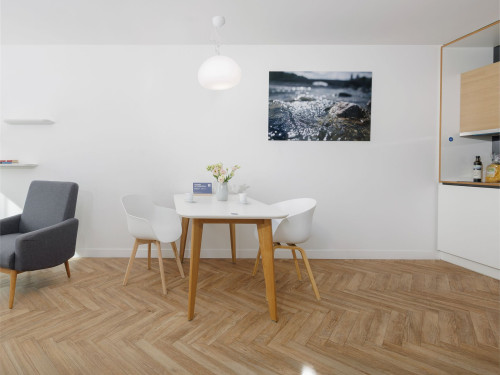 Spacious Studio XL with a kitchenette and seating area in Munich - Gallery - 13