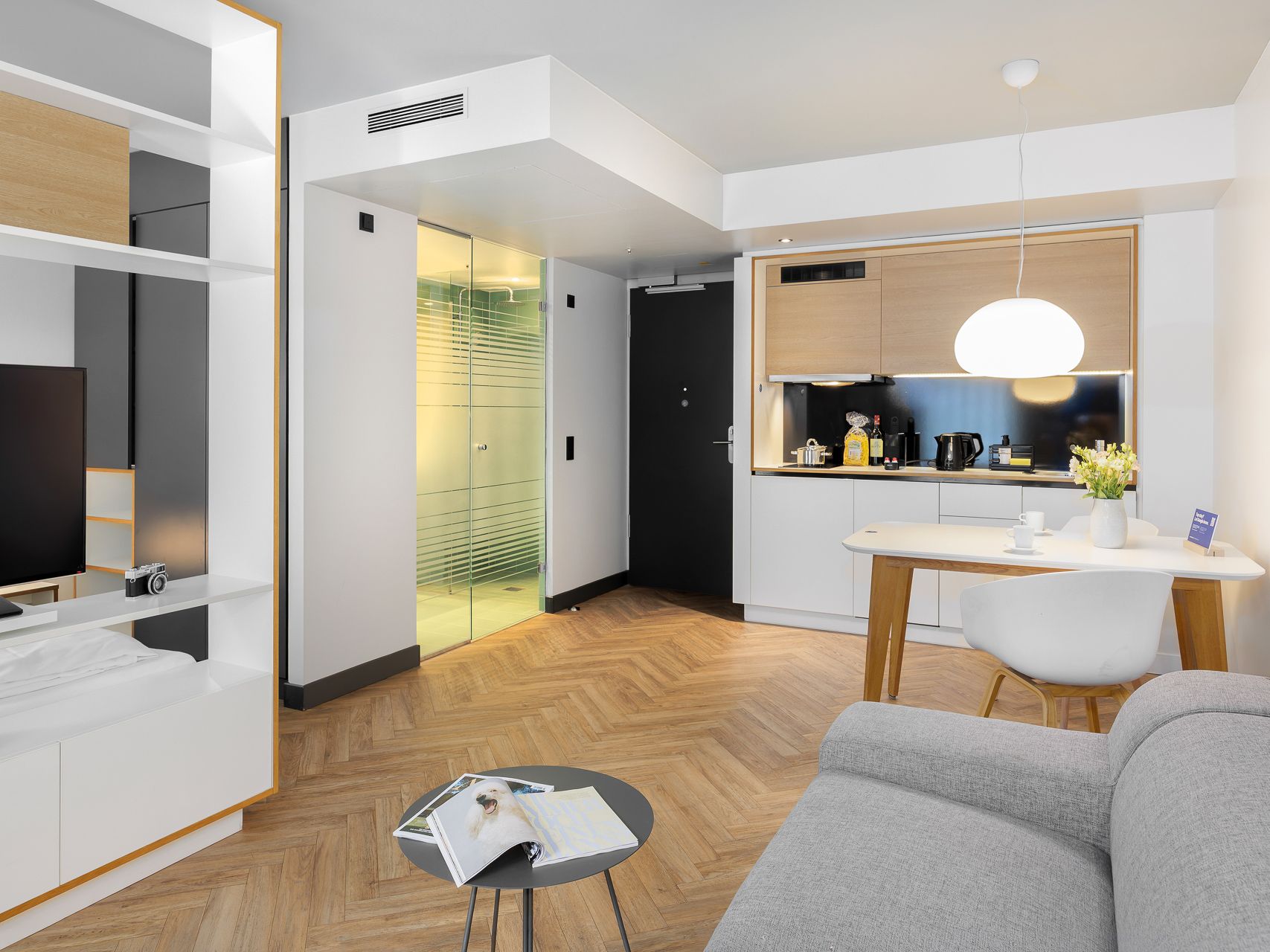 Spacious Studio XL With A Kitchenette And Seating Area In Munich - 8