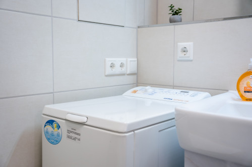 Beautifully furnished serviced apartment in Gera – quiet, modern & with a sunny green view