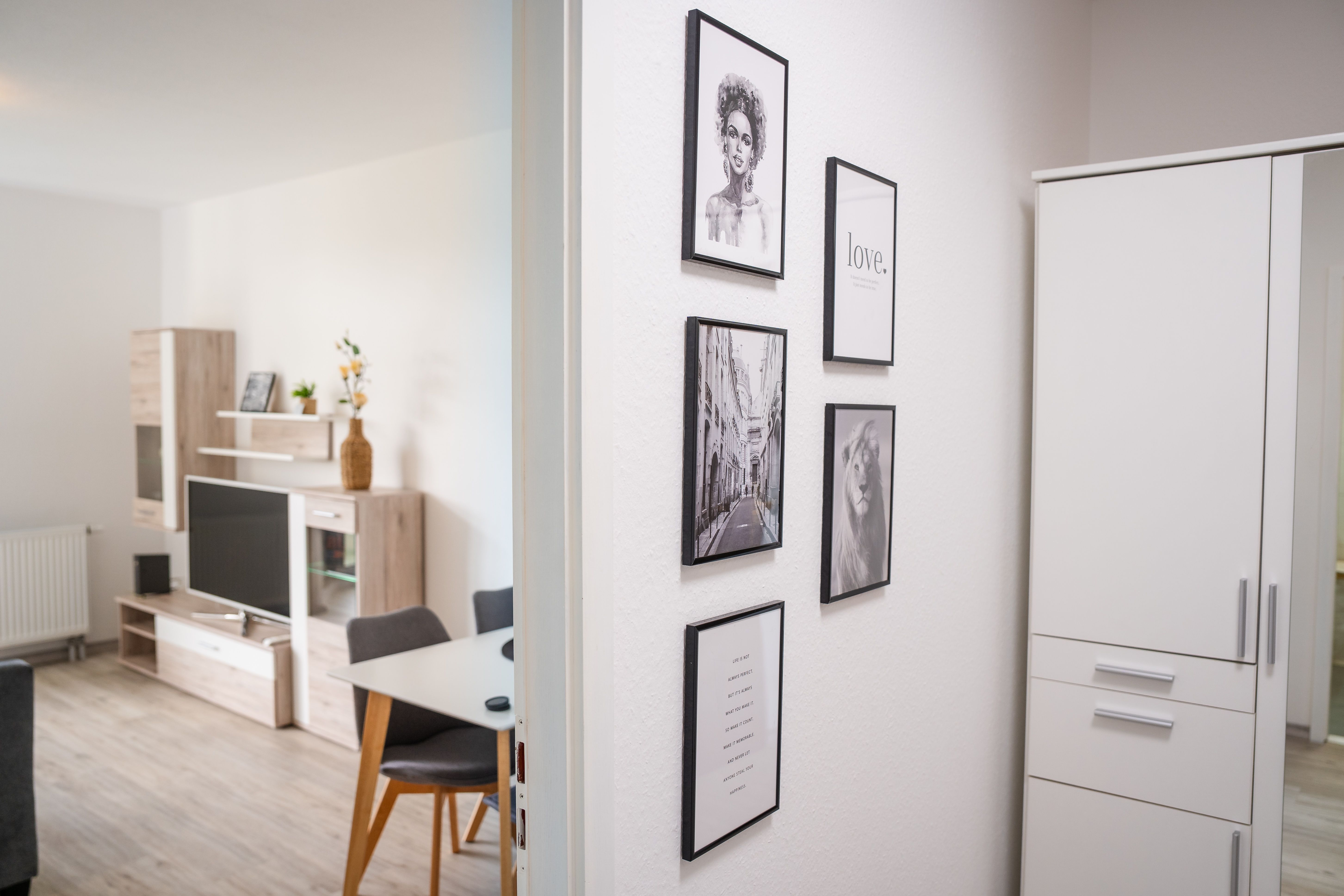  Beautifully Furnished Serviced Apartment In Gera – Quiet, Modern & With A Sunny Green View  -  Beautifully furnished serviced apartment in Gera – quiet, modern & with a sunny green view  - Gallery -  2