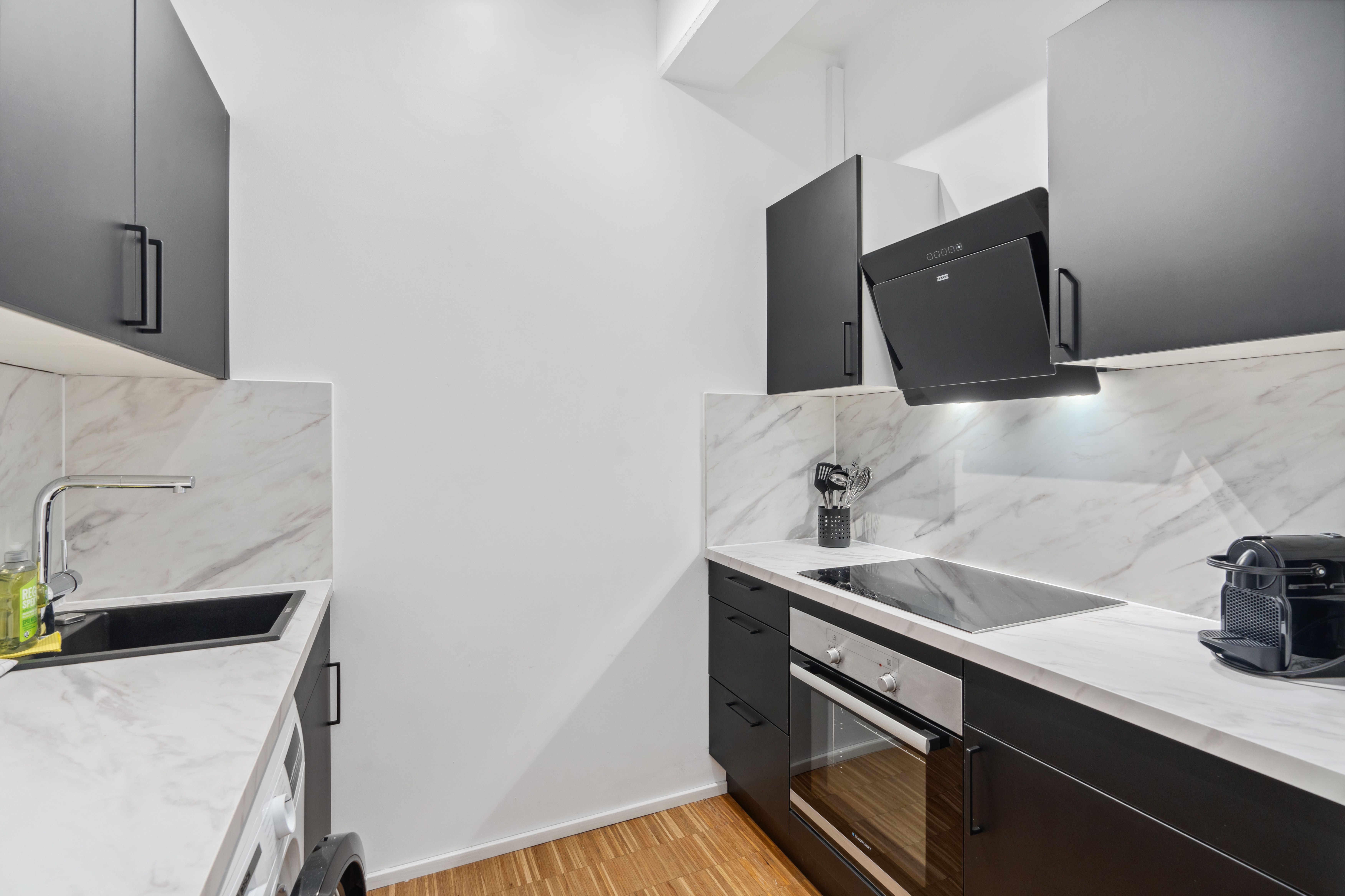 StayCosy Studio Apartment - 4