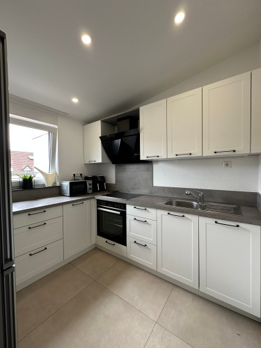 Modern, renovated, and fully furnished (2025) 2.5-room apartment in luxurious penthouse style with garage – ideal for company employees - Gallery - 30