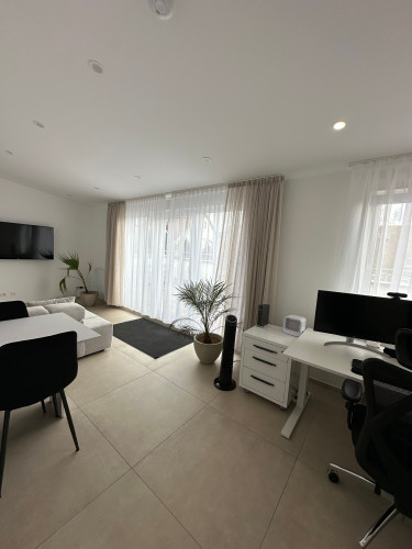 Modern, renovated, and fully furnished (2025) 2.5-room apartment in luxurious penthouse style with garage – ideal for company employees - Gallery - 27