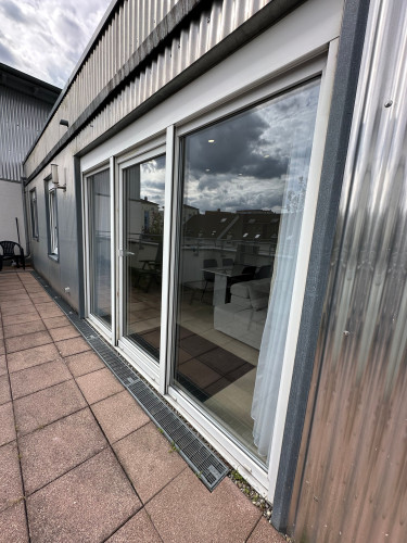 Modern, renovated, and fully furnished (2025) 2.5-room apartment in luxurious penthouse style with garage – ideal for company employees - Gallery - 29