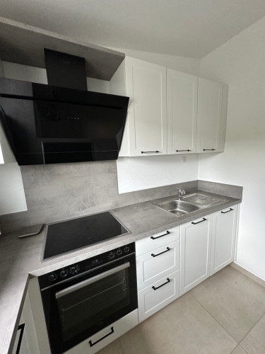 Modern, renovated, and fully furnished (2025) 2.5-room apartment in luxurious penthouse style with garage – ideal for company employees - Gallery - 21