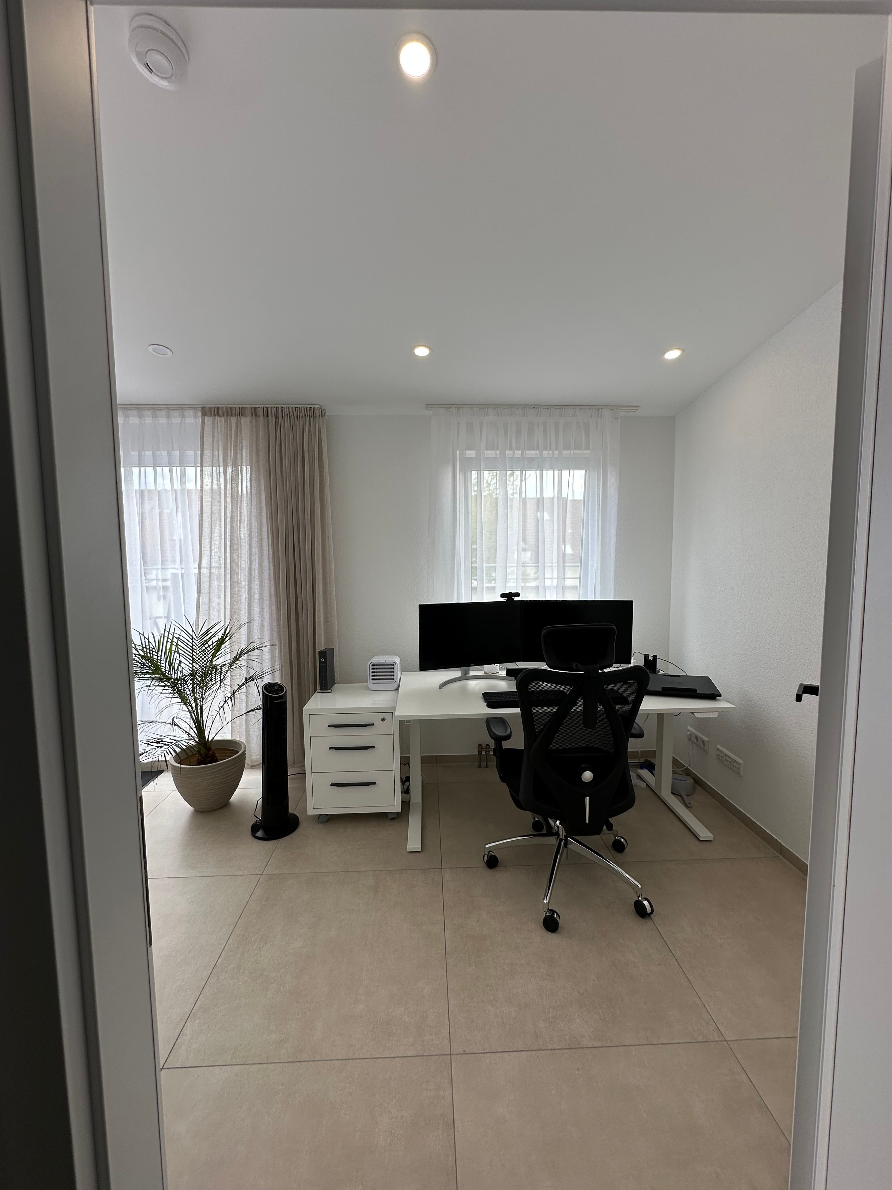 Modern, Renovated, And Fully Furnished (2025) 2.5-Room Apartment In Luxurious Penthouse Style With G - 23
