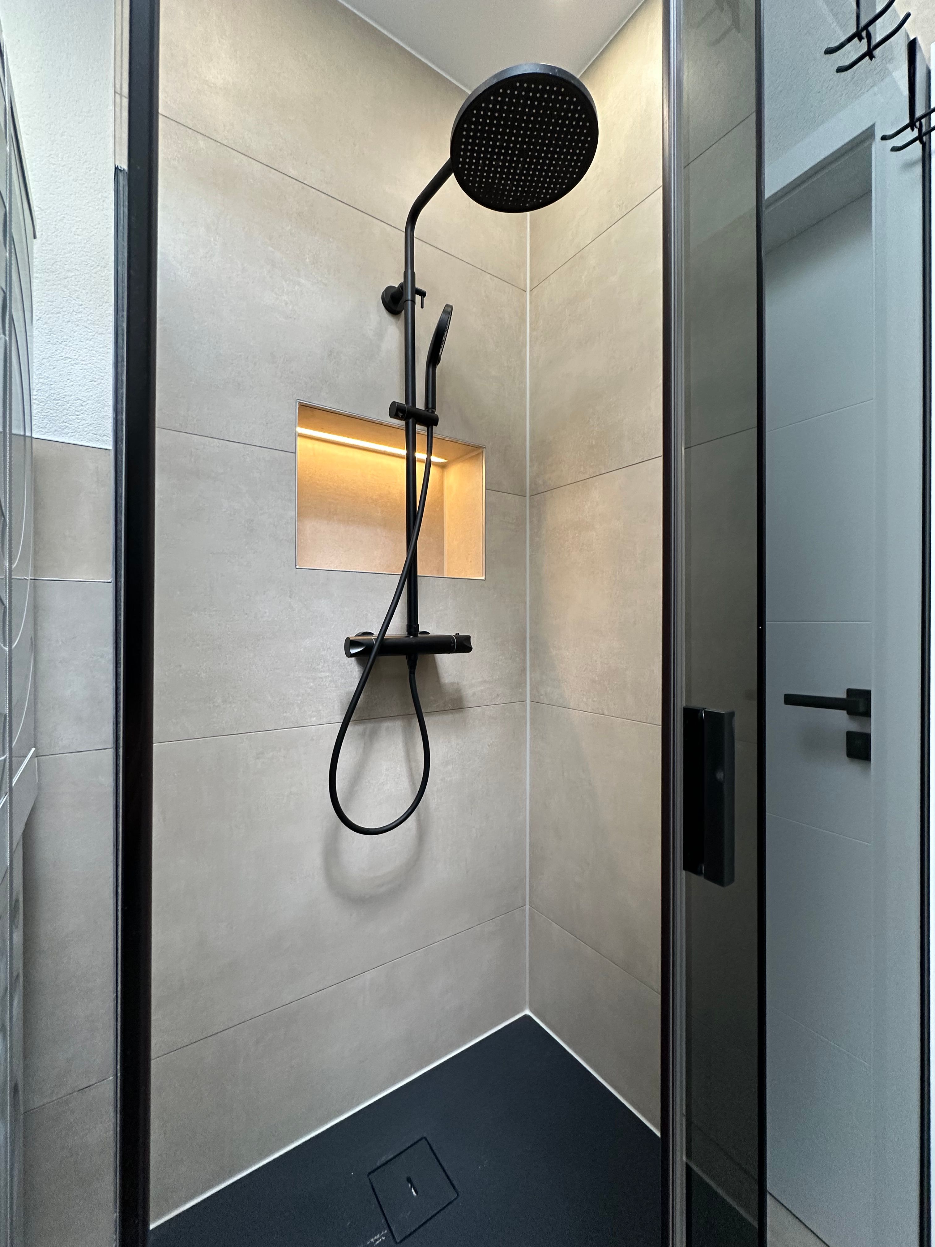 Modern, Renovated, And Fully Furnished (2025) 2.5-Room Apartment In Luxurious Penthouse Style With G - 10
