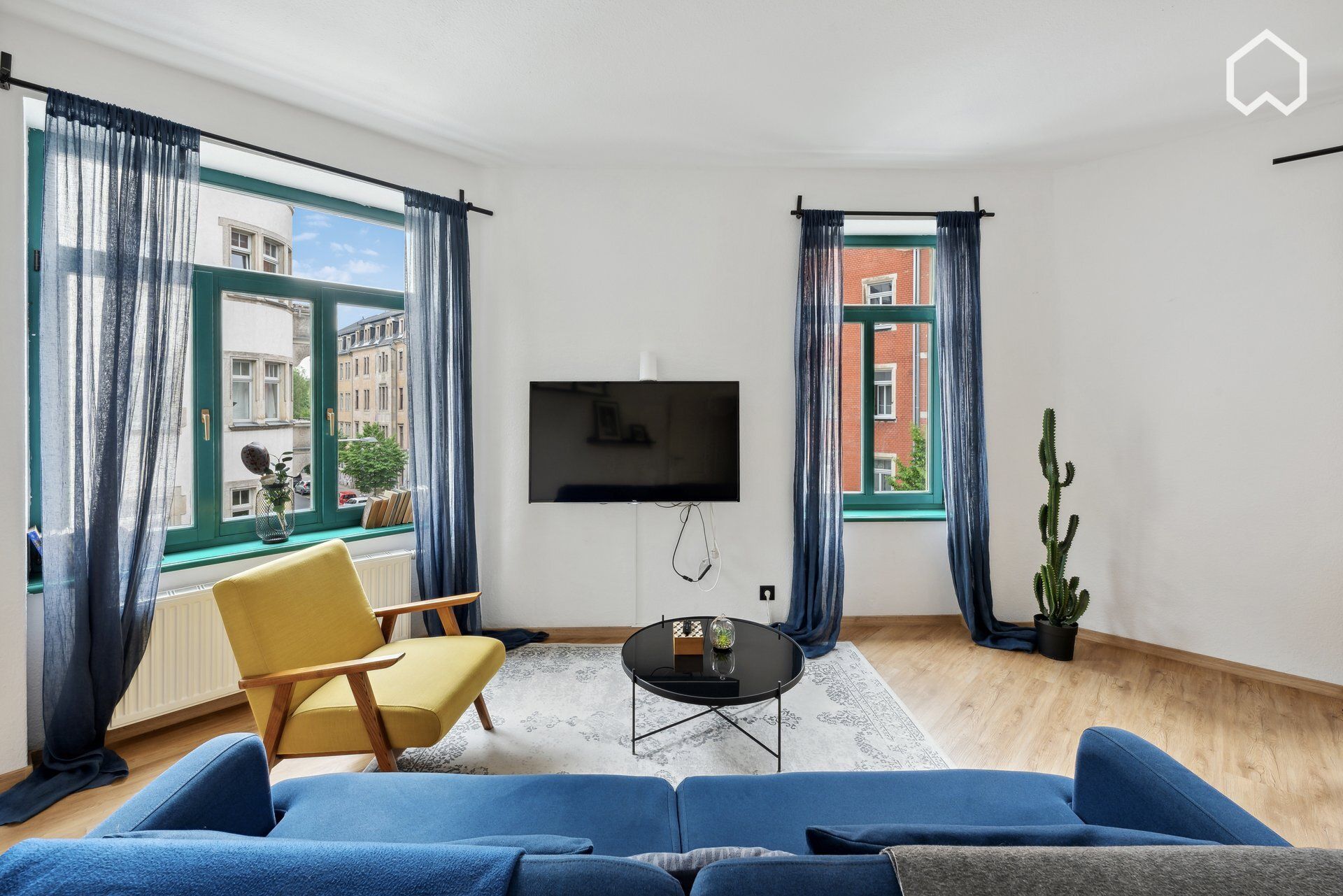 Vinatage Chic Apartment - 13