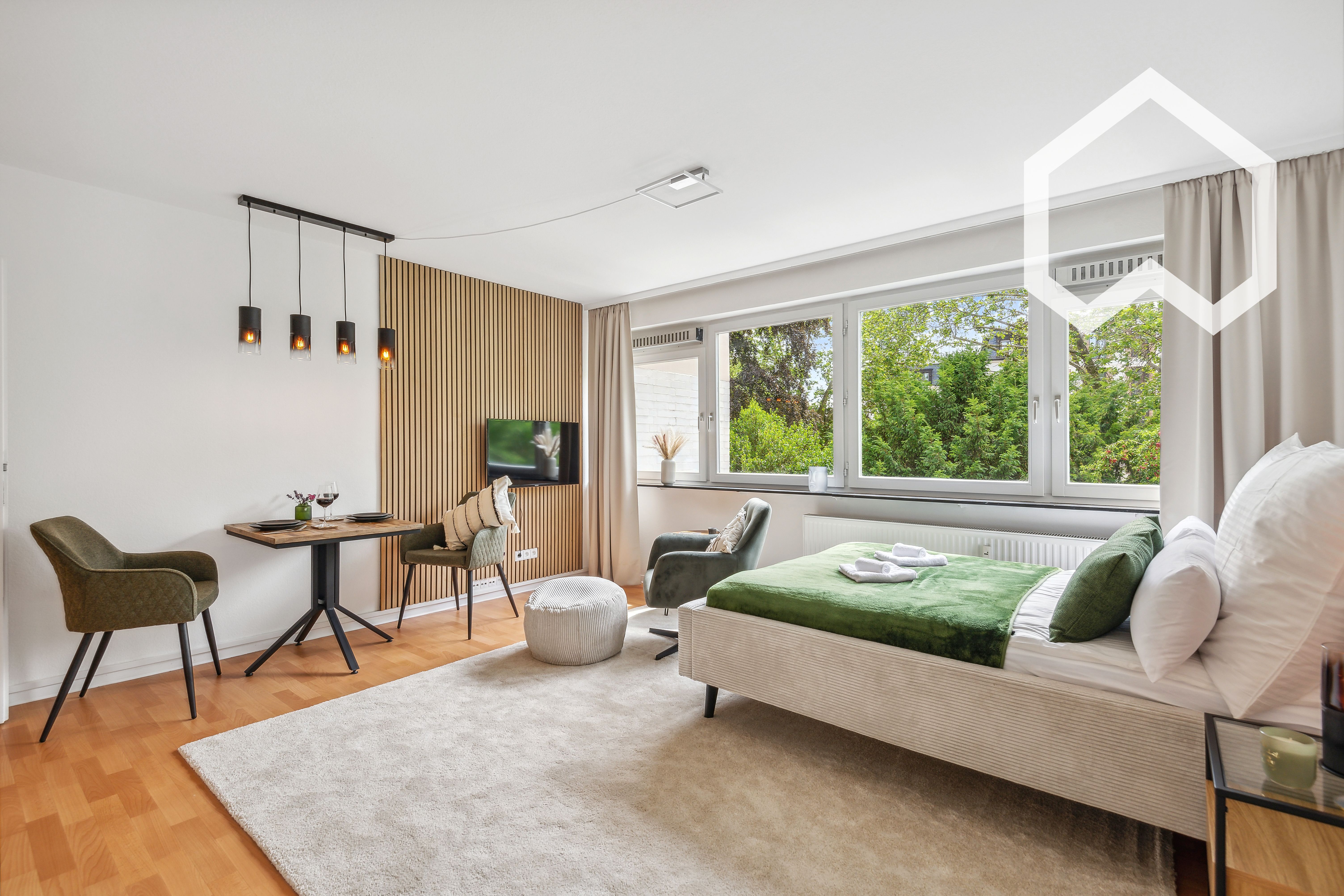 Luxurious, Green Living Near The City Center - 12