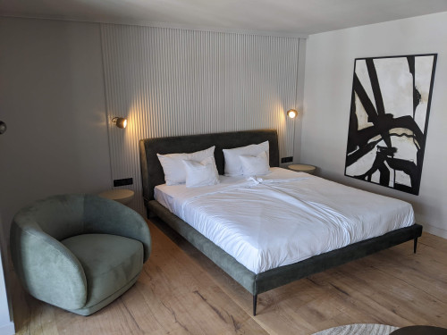 Stylish Studio Apartment | Prime Location Munich | Fully Equipped Kitchen & Amenities