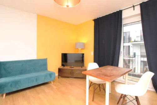 Modern studio boutique, Balcony, central, messe,