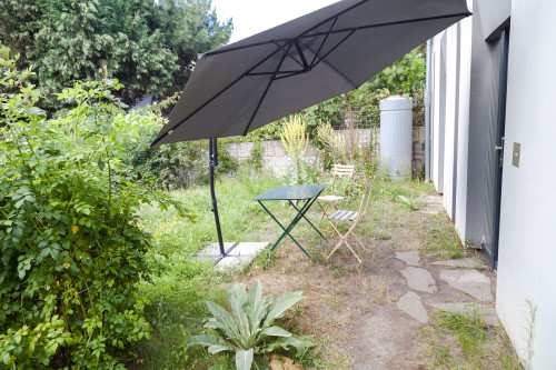 Green, quiet and cosy Apartment, close to UN, DHL, GIZ on the foot of Venusberg | 2