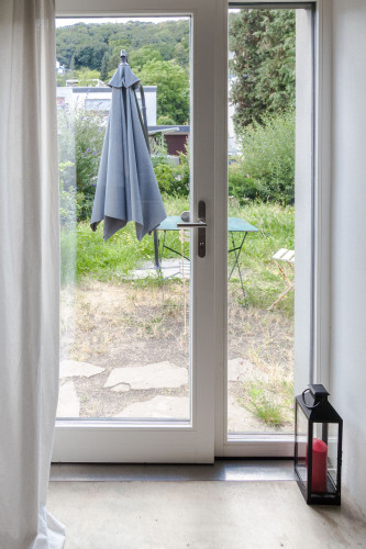 Green, quiet and cosy Apartment, close to UN, DHL, GIZ on the foot of Venusberg | 2