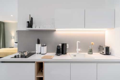 BRIGHT: Design Suite "L" City Center | Kitchen - Gallery - 3