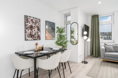 BRIGHT: Design Suite "L" City Center | Kitchen - Gallery - 10