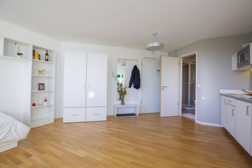 Old City Flair for this Comfy Apartment - Gallery - 10