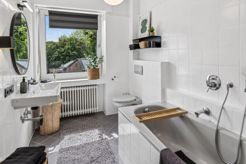 “Bright 4-room design apartment, 100m² between Düsseldorf & Cologne