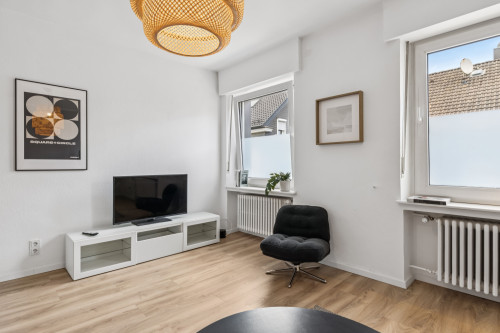 “Bright 4-room design apartment, 100m² between Düsseldorf & Cologne