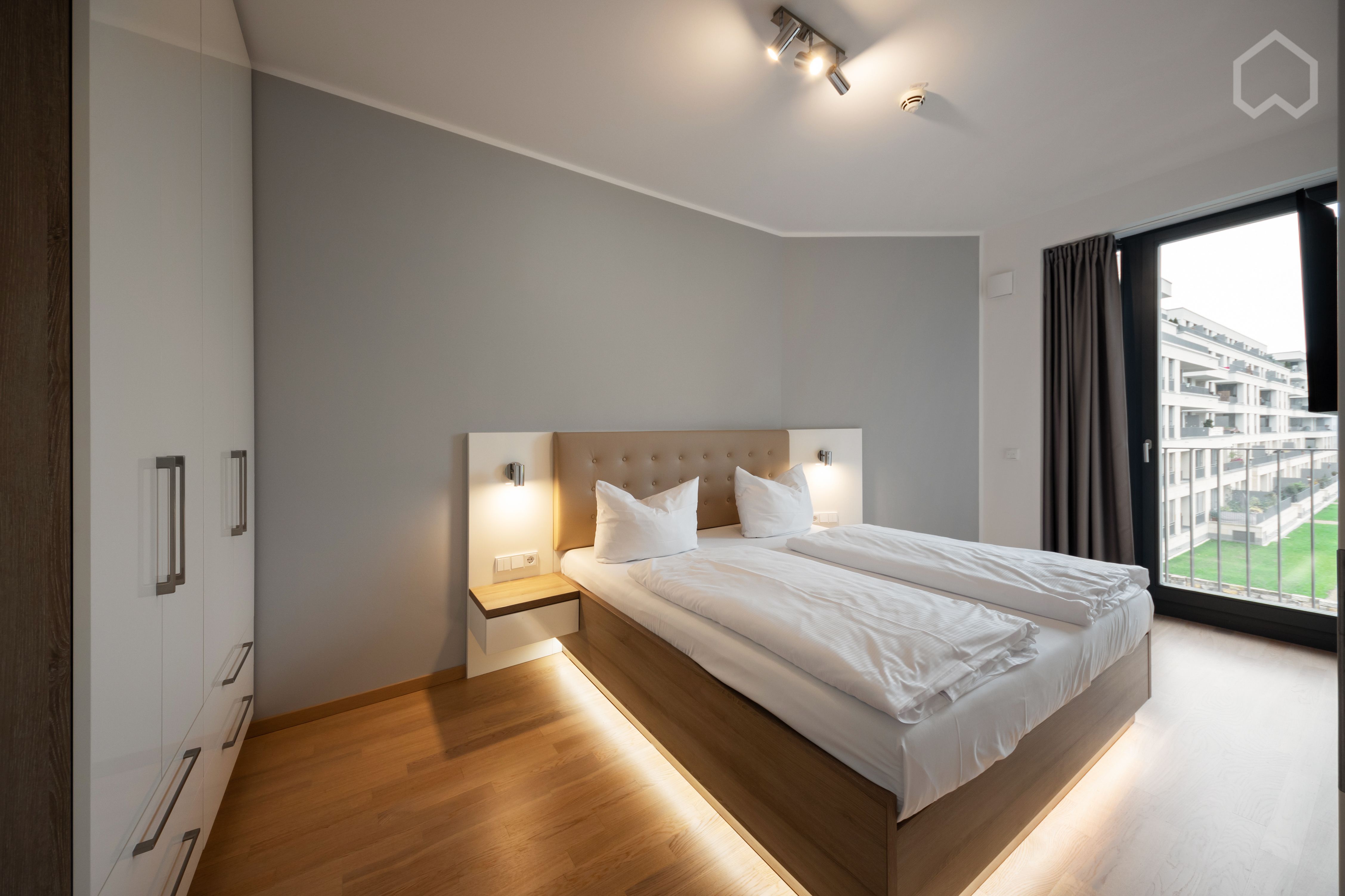 Exclusive 2-Room Apartment In The Middle Of Dresden With Balcony And Wellness Tub - 24
