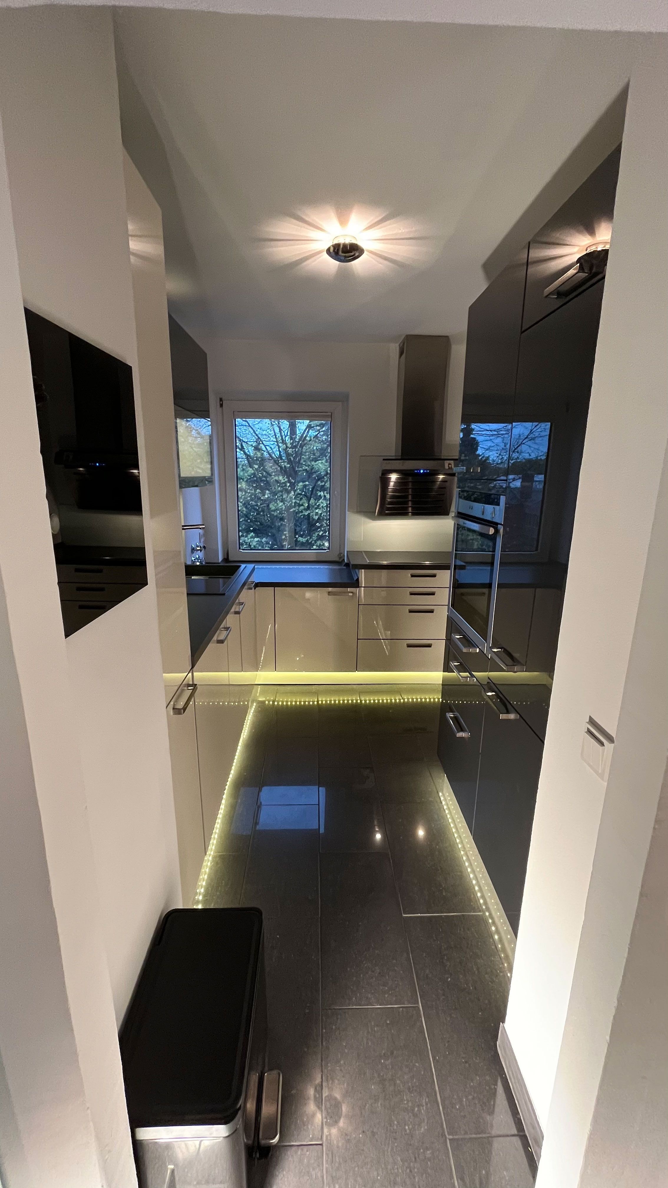 Modern, Renovated, Completely And High-Quality Equipped Apartment In Hamburg-Bahrenfeld - 16