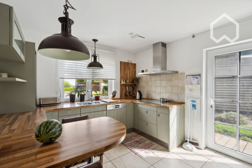 Einfamilienhaus im Landhausstil mit schönen Garten; single family house with beautiful garden