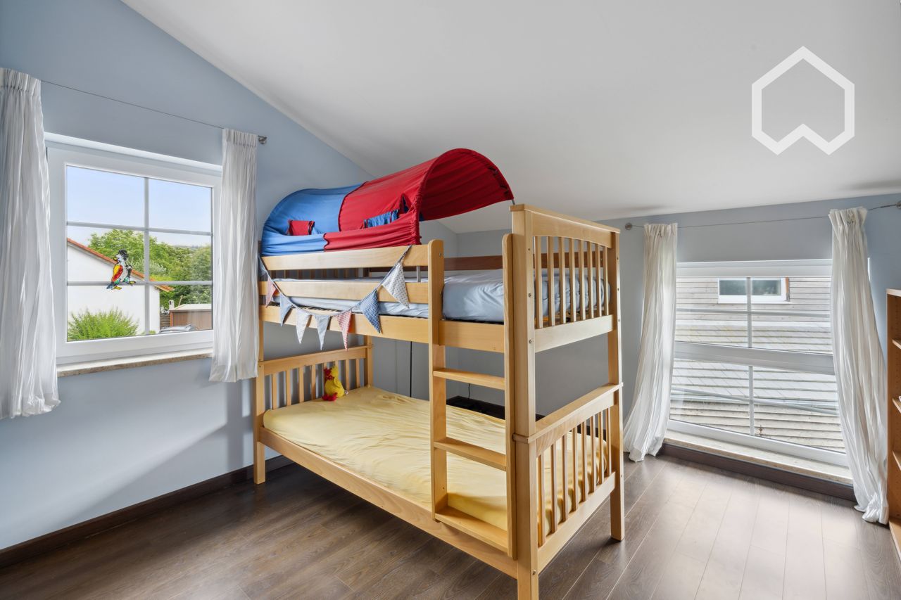  Einfamilienhaus Im Landhausstil Mit Schönen Garten; Single Family House With Beautiful Garden  -  Einfamilienhaus im Landhausstil mit schönen Garten; single family house with beautiful garden  - Gallery -  9