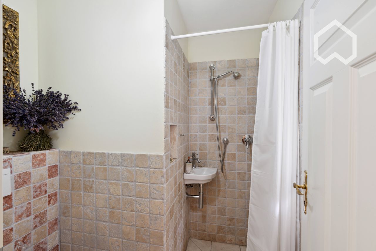  Einfamilienhaus Im Landhausstil Mit Schönen Garten; Single Family House With Beautiful Garden  -  Einfamilienhaus im Landhausstil mit schönen Garten; single family house with beautiful garden  - Gallery -  14