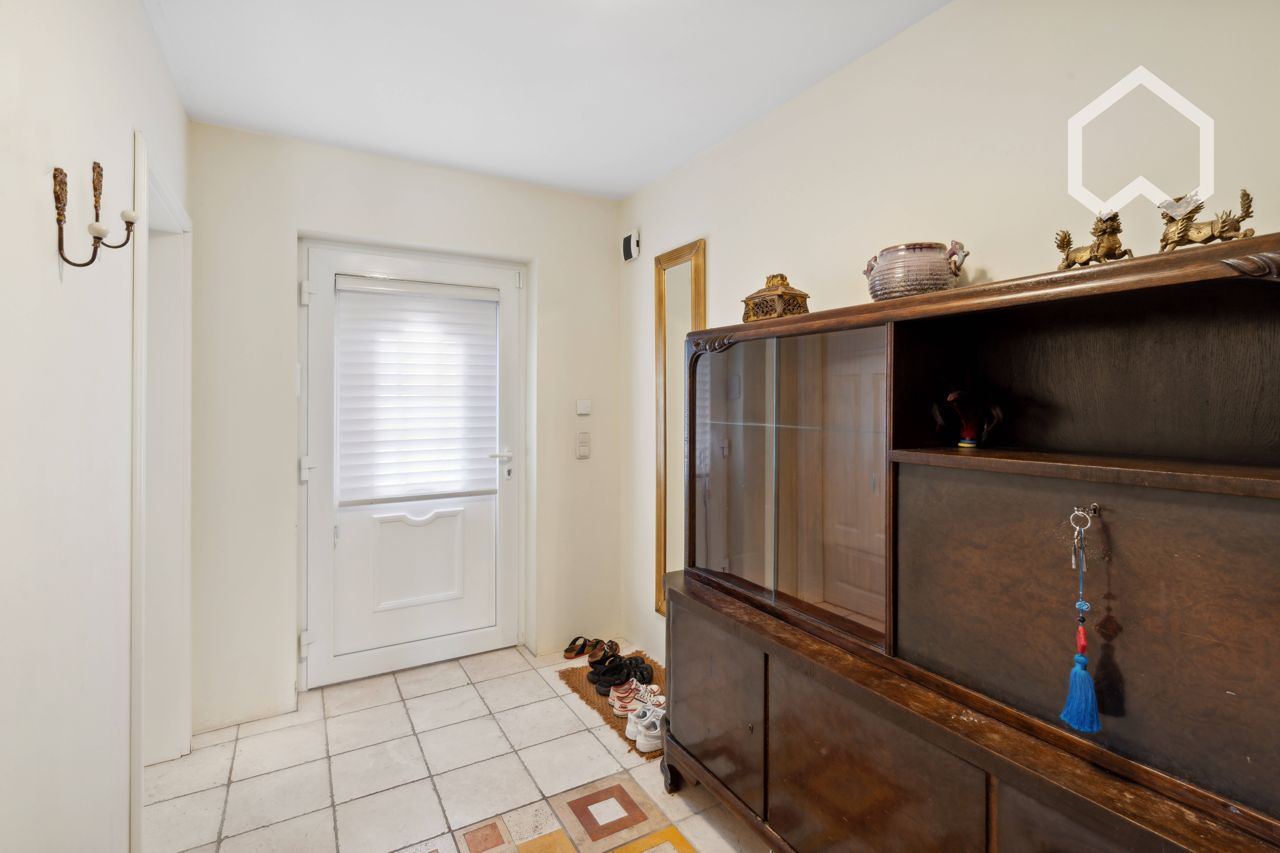  Einfamilienhaus Im Landhausstil Mit Schönen Garten; Single Family House With Beautiful Garden  -  Einfamilienhaus im Landhausstil mit schönen Garten; single family house with beautiful garden  - Gallery -  15