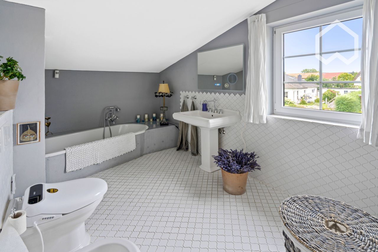  Einfamilienhaus Im Landhausstil Mit Schönen Garten; Single Family House With Beautiful Garden  -  Einfamilienhaus im Landhausstil mit schönen Garten; single family house with beautiful garden  - Gallery -  6