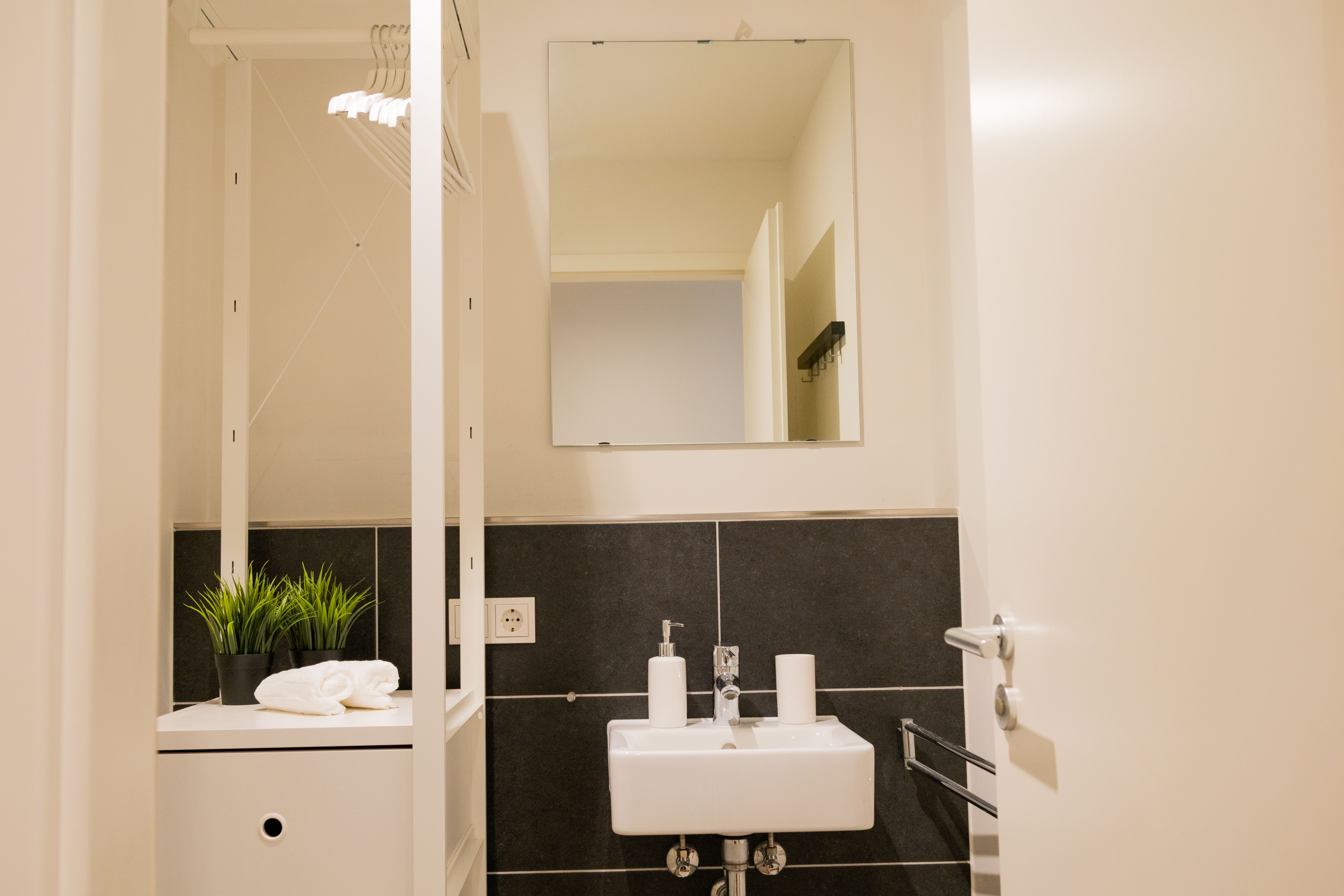 Luxury Apartment - Garden, Kitchen & Parking - 12