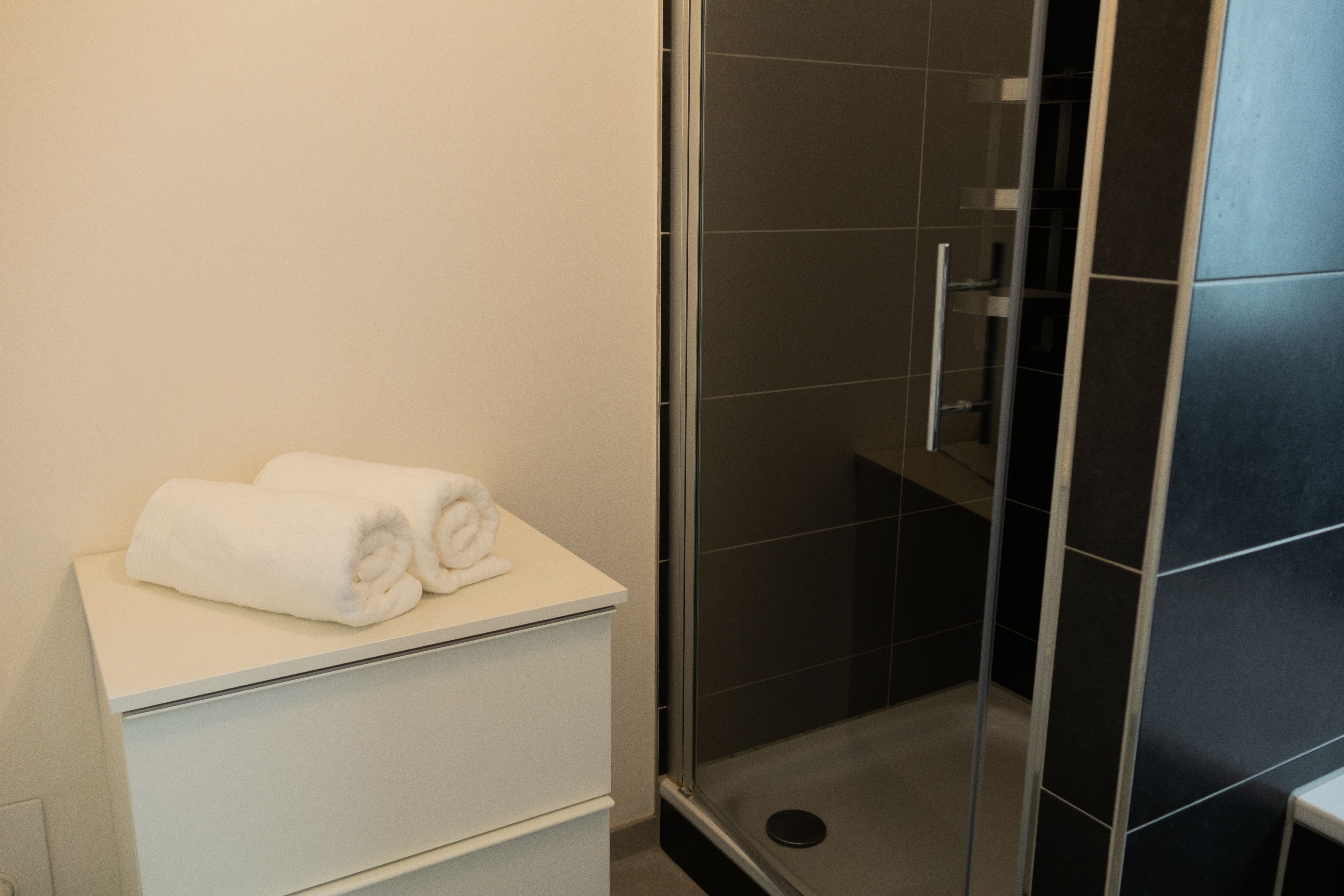Luxury Apartment - Garden, Kitchen & Parking - 17