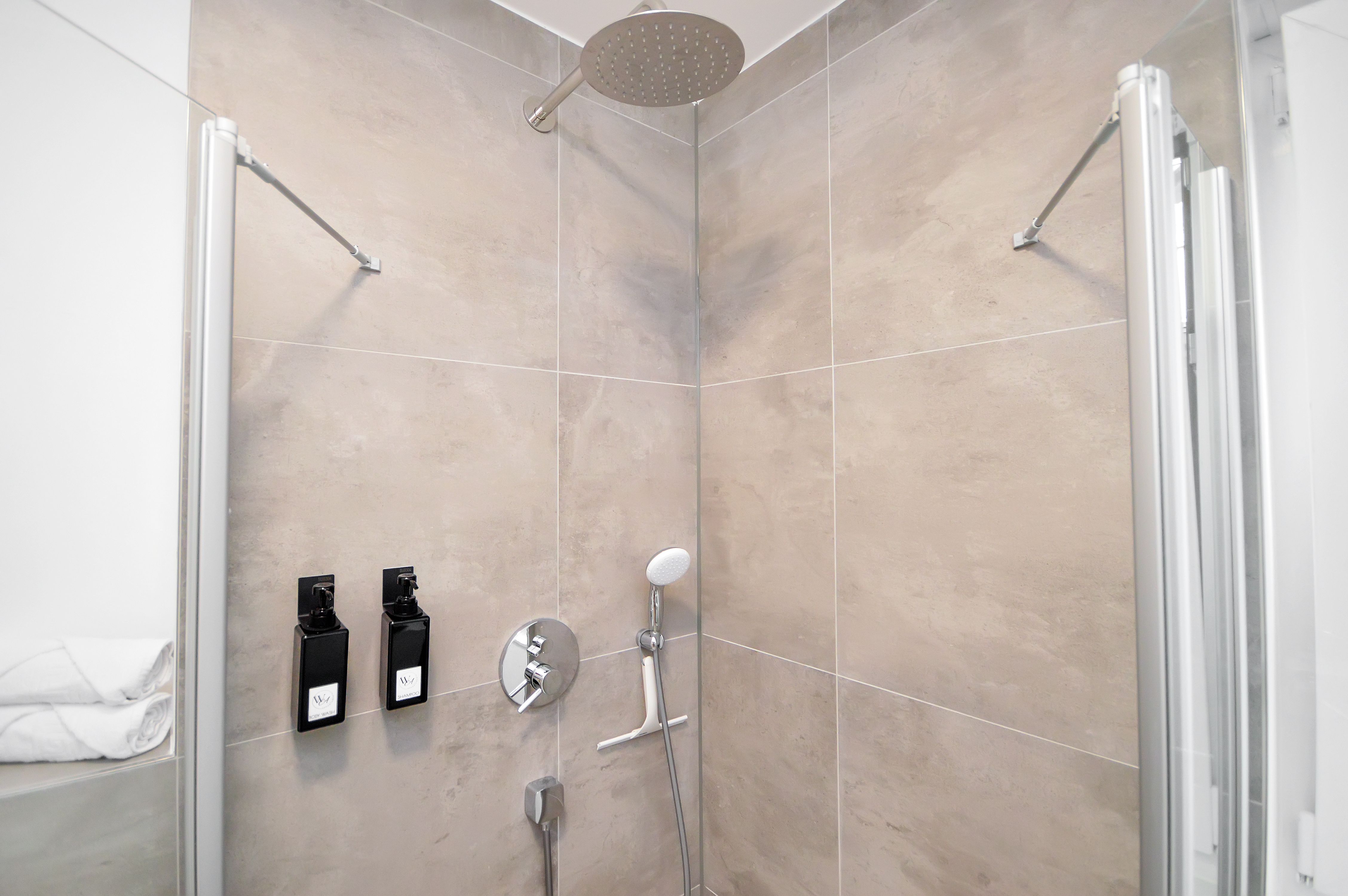  Awesome And Beautiful Studio Located In Bielefeld  -  Awesome and beautiful studio located in Bielefeld  - Gallery -  8