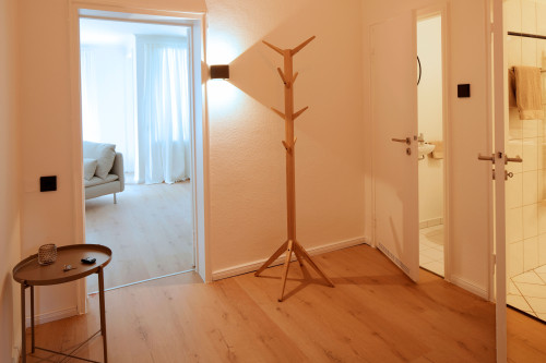 Located in a prime location, fully renovated, furnished 3‑room apartment (90 m²) for temporary rent – close to the Alster / Hamburg‑Uhlenhorst
