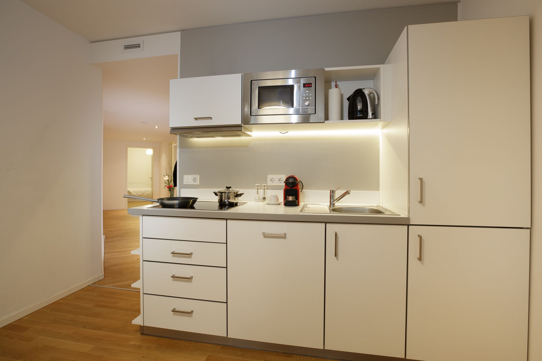 Charming & Cute Suite In Vibrant Neighbourhood - 4