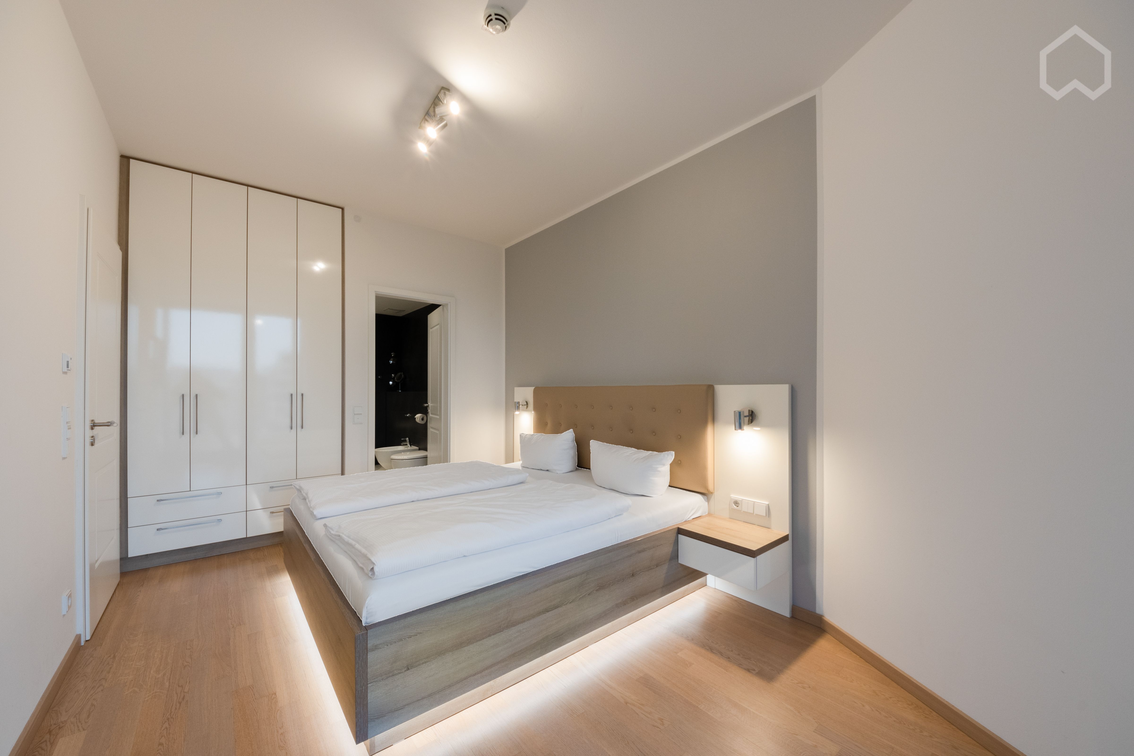  3-Room Apartment, Modern, High-Quality, With Balcony In The Center Of Dresden  -  3-Room Apartment, modern, high-quality, with balcony in the center of Dresden  - Gallery -  21