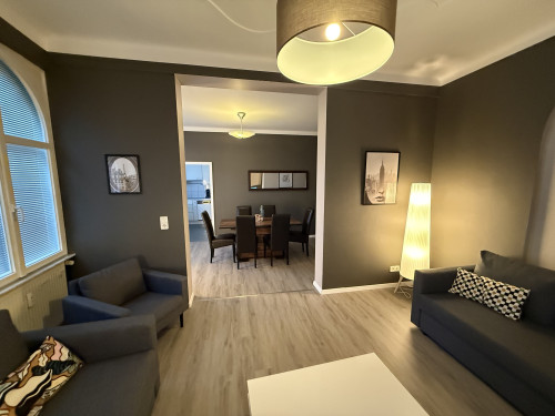 QUIET CITY CENTER 2-BEDROOM APARTMENT WITH BALCONY