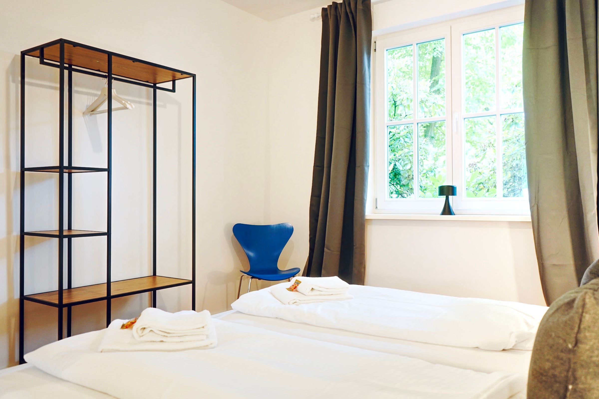 Bright & Neat Suite In Wolfsburg - 5
