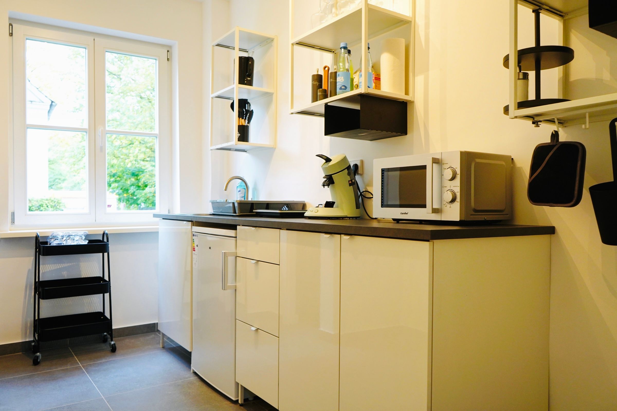Bright & Neat Suite In Wolfsburg - 11