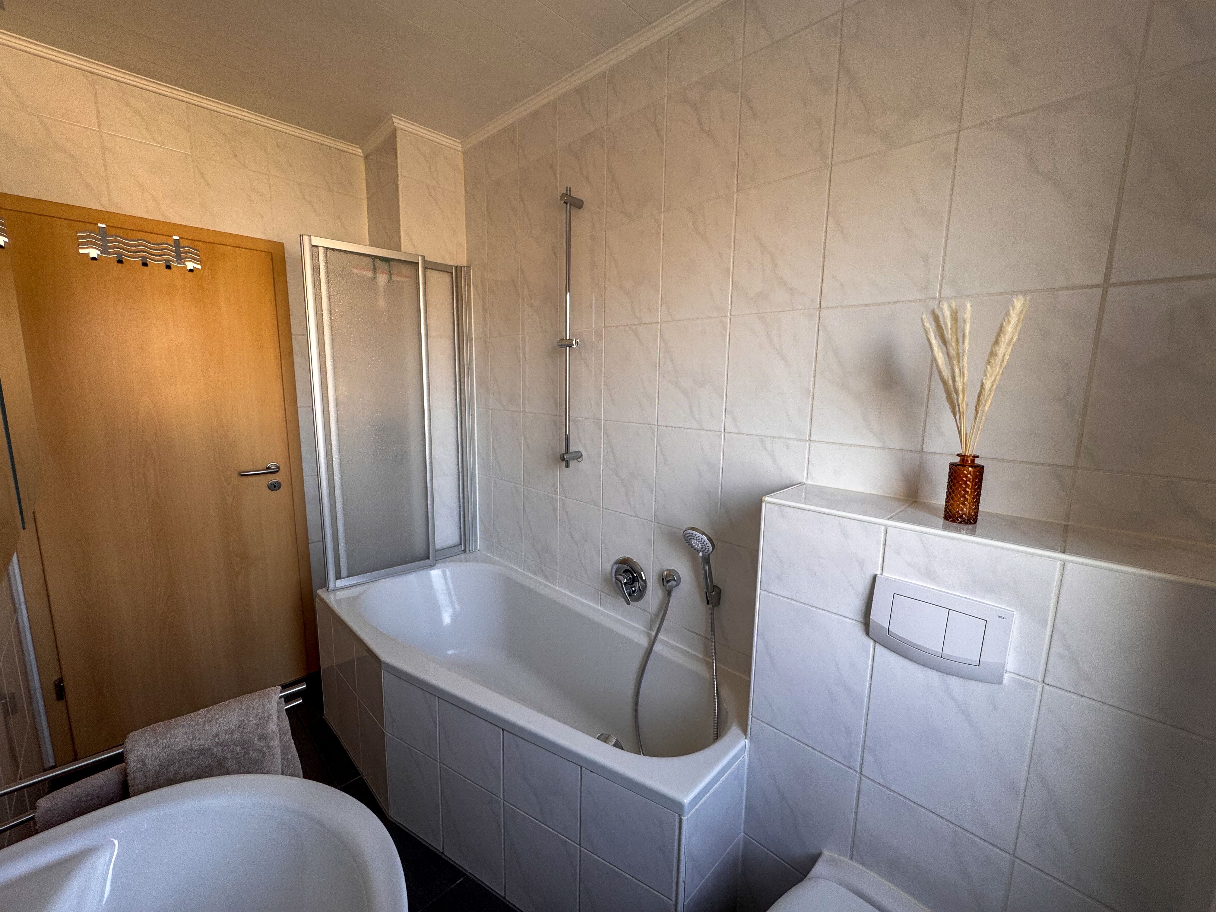  Fantastic Feel-Good Oasis With Balcony And Garage  -  Fantastic feel-good oasis with balcony and garage  - Gallery -  2