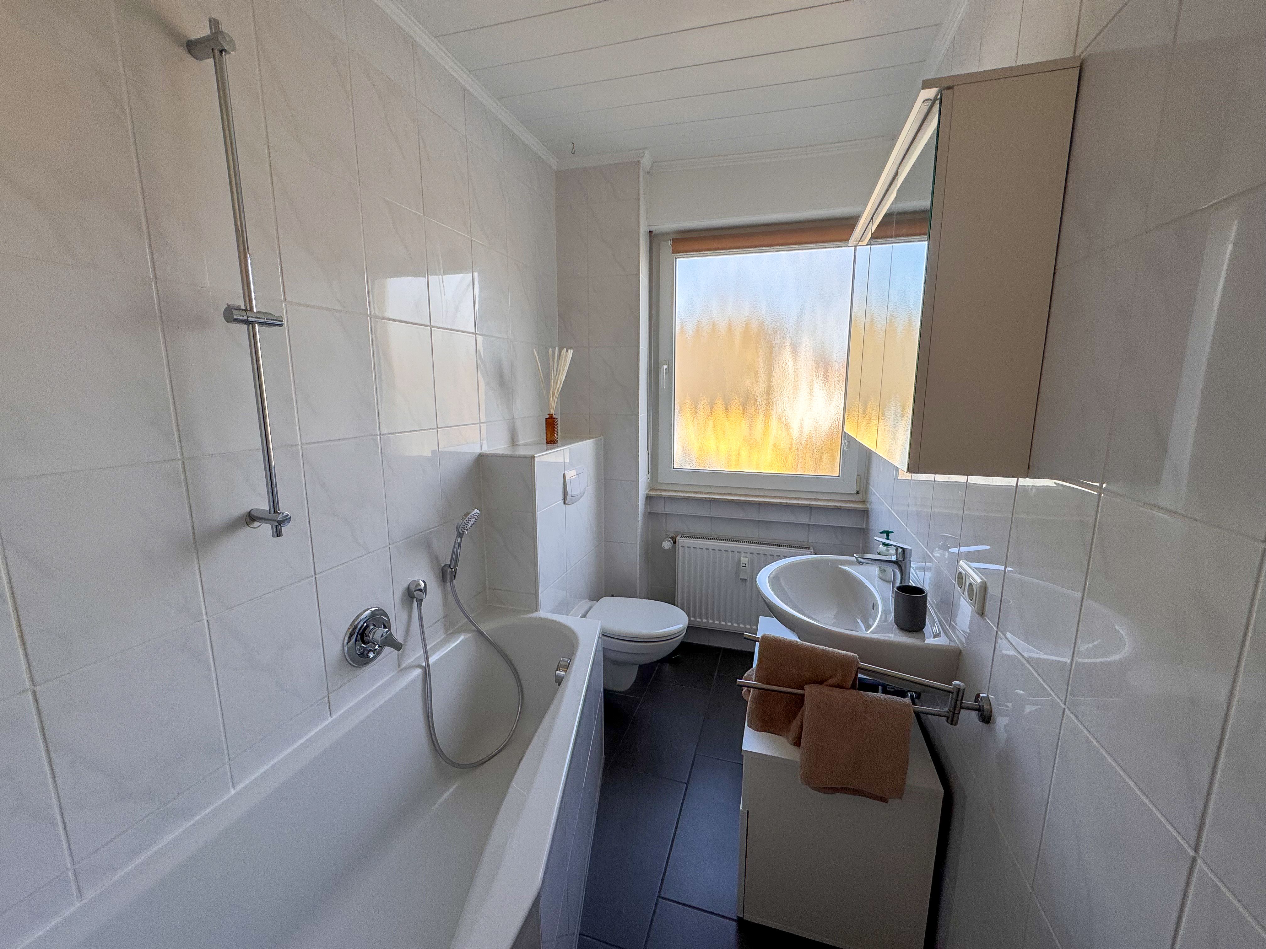  Fantastic Feel-Good Oasis With Balcony And Garage  -  Fantastic feel-good oasis with balcony and garage  - Gallery -  3