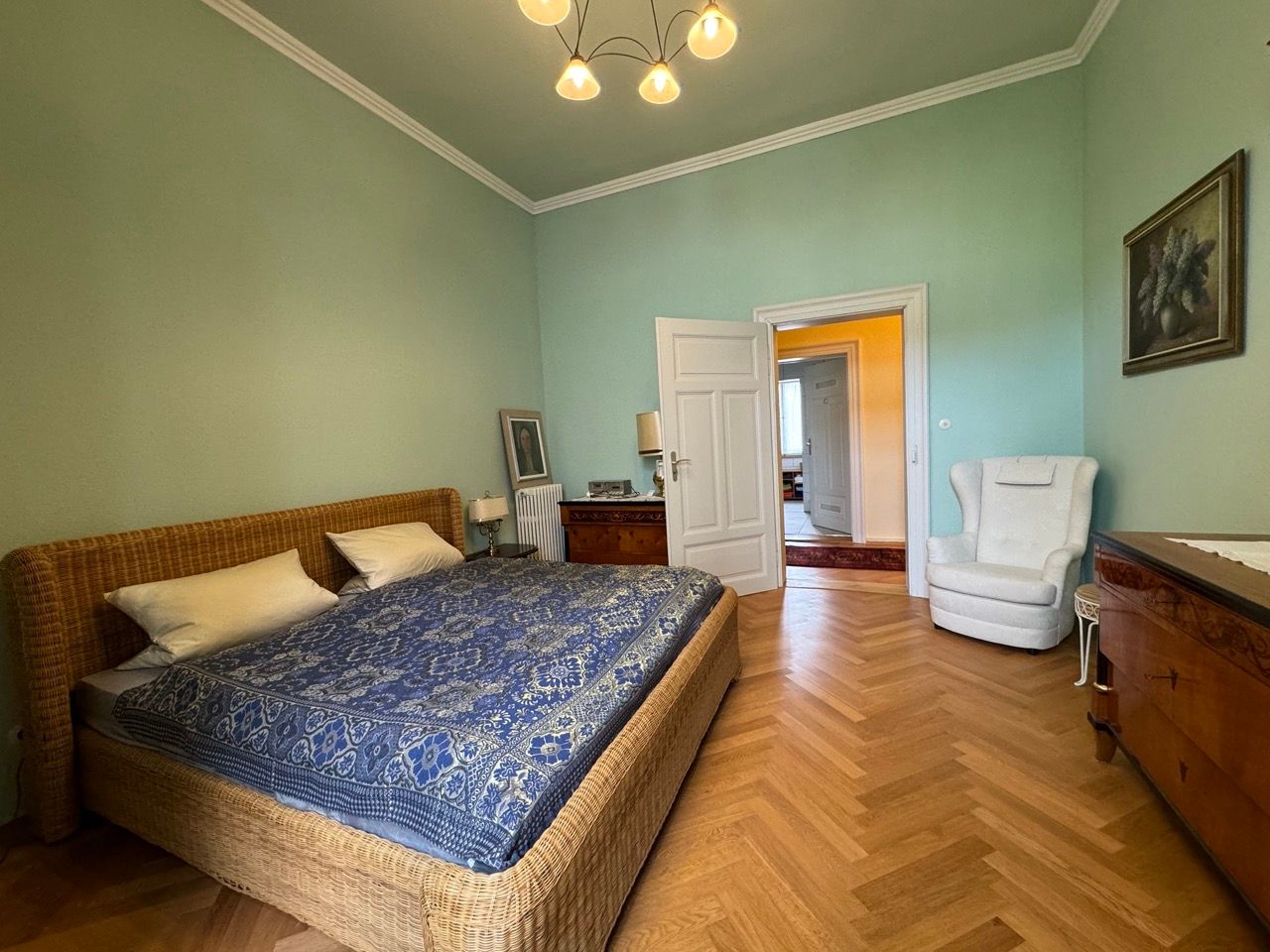 Lovingly Exclusively Furnished, Spacious Art Nouveau Apartment In Bayreuth - 12
