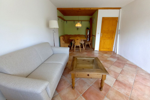 Furnished 2-room apartment with balcony, elevator and parking space centrally located in Eschborn
