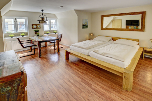 Welcome to the holiday apartment "Kajüte am Nordermarkt" for up to 2 people in the heart of the lively old town.