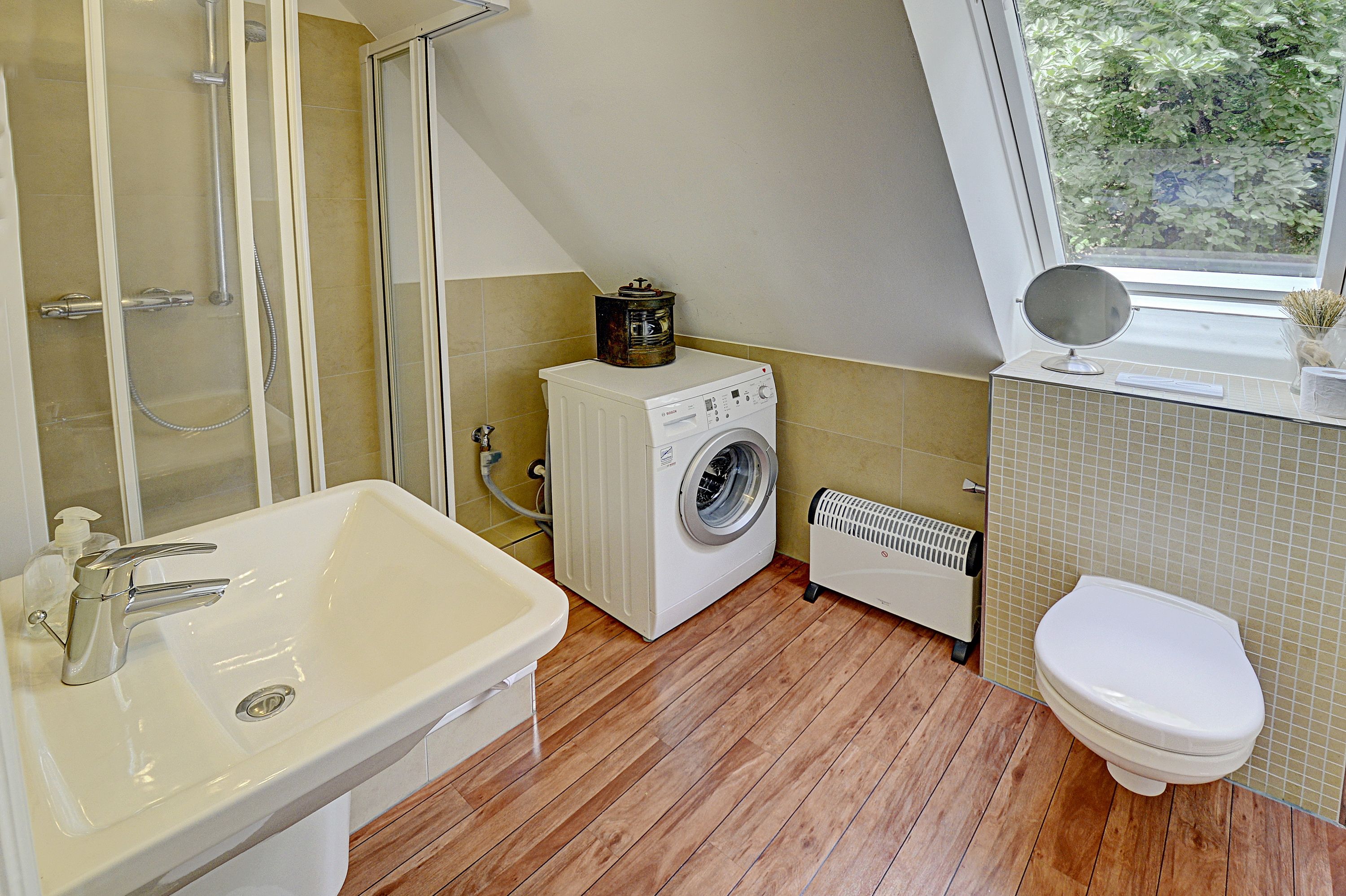  Welcome To The Holiday Apartment "Kajüte Am Nordermarkt" For Up To 2 People In The Heart Of The Live  -  Welcome to the holiday apartment "Kajüte am Nordermarkt" for up to 2 people in the heart of the lively old town.  - Gallery -  5
