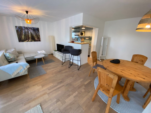 Lovely and gorgeous flat with balcony in West Regensburg