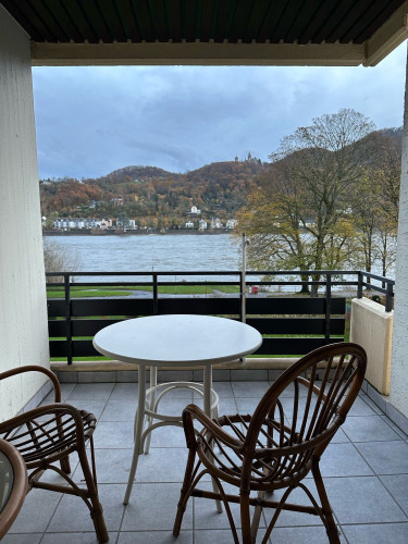 Dream apartment with panoramic view directly on the Rhine in Bonn-Mehlem