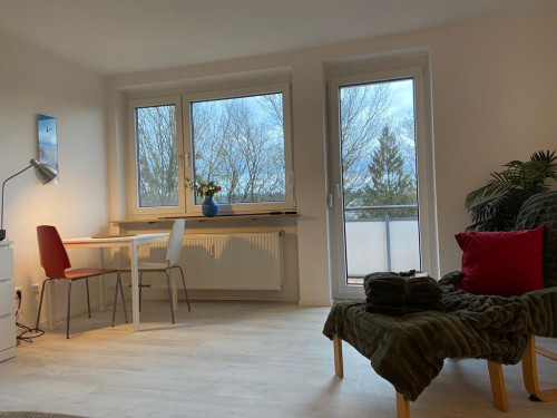 Fully furnished 2-room top floor apartment (south-balcony/elevator/underground parking) in Sindelfingen