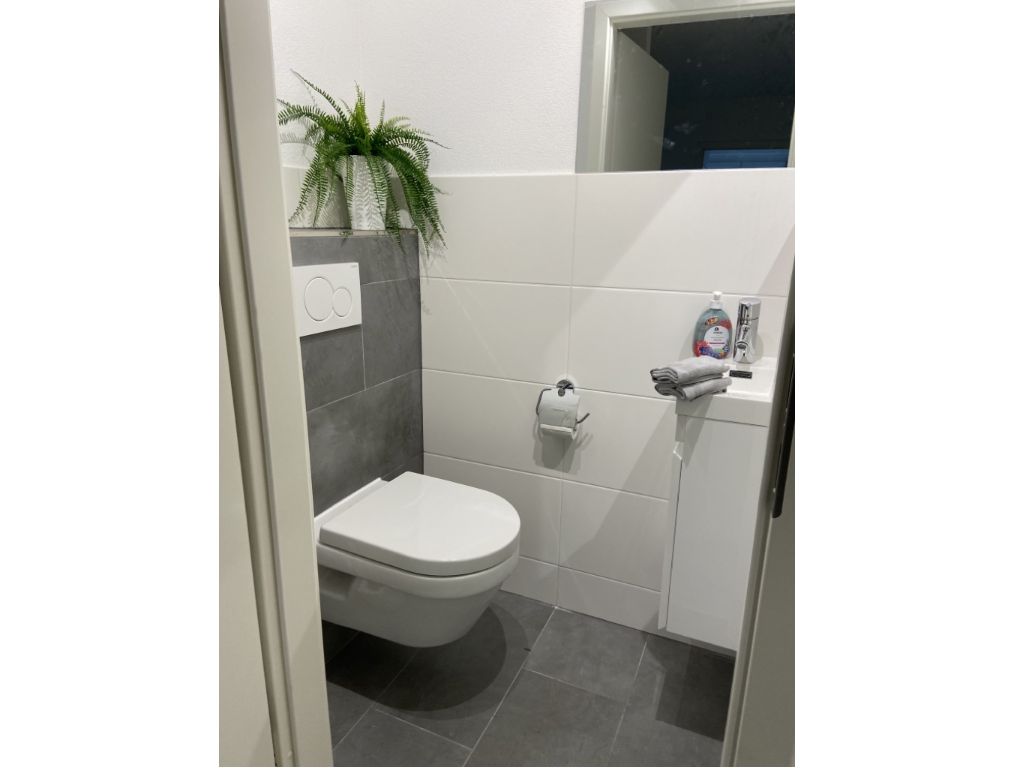  Fully Furnished 2-Room Top Floor Apartment (south-Balcony/elevator/underground Parking) In Sindelfin  -  Fully furnished 2-room top floor apartment (south-balcony/elevator/underground parking) in Sindelfingen  - Gallery -  2